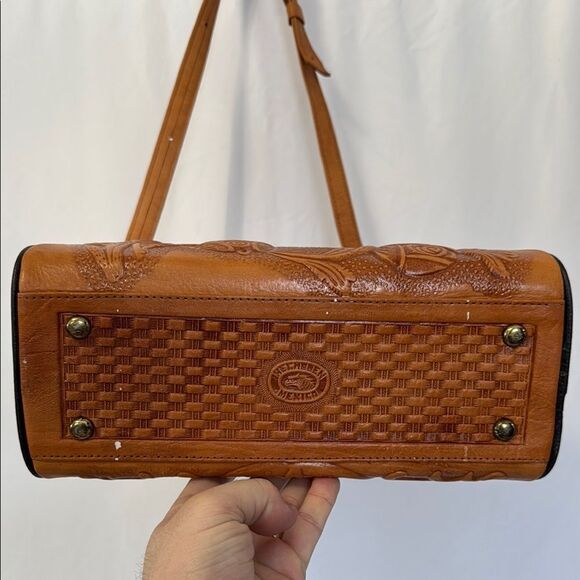 Vintage Elegant Floral Embossed Tan Leather Bag like new - Picture 5 of 8